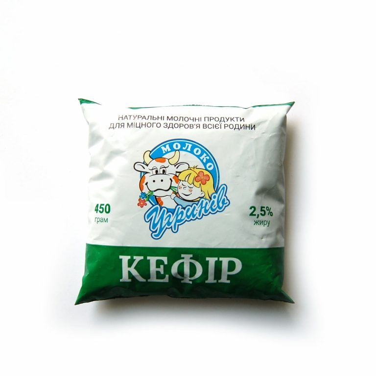 Кефір УГРИНІВМОЛОКО 2.5% жиру, 400г, плівка поліетиленова